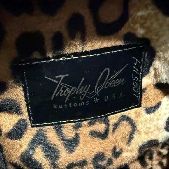 TROPHY QUEEN ~ Weekener Bag - Picture 6 of 6